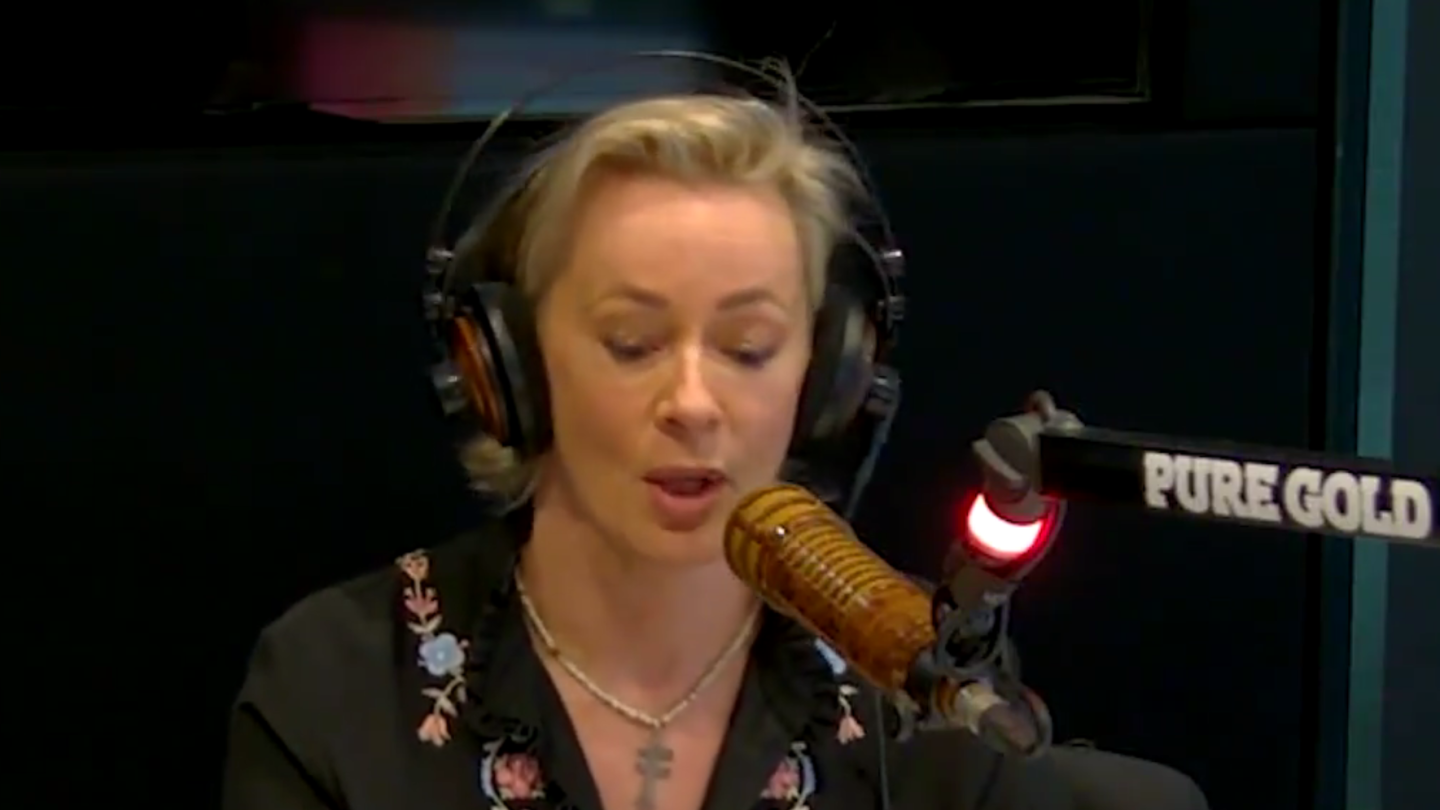 Amanda Sings Her Favourite Song
