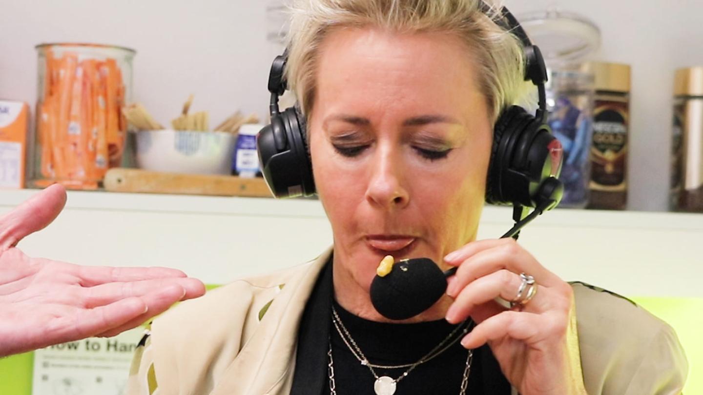 Amanda Keller Makes Us Mac 'N Cheetos!
