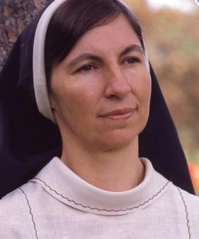 Jonesy & Amanda Pay Tribute To Sister Janet Mead