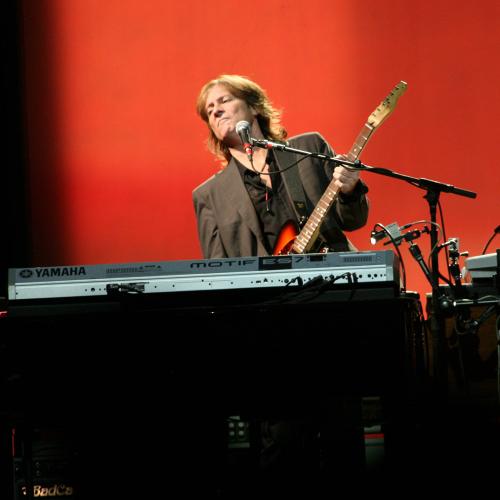 Brett Tuggle, Keyboardist For Fleetwood Mac Dies At Age 70