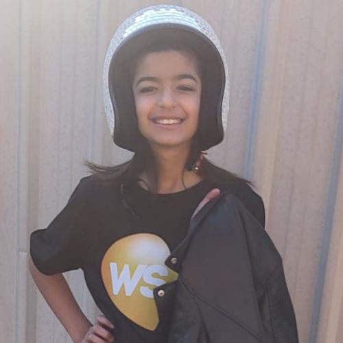 9-Year-Old Zoe Dresses As Jonesy & Amanda For Her School's Walkathon