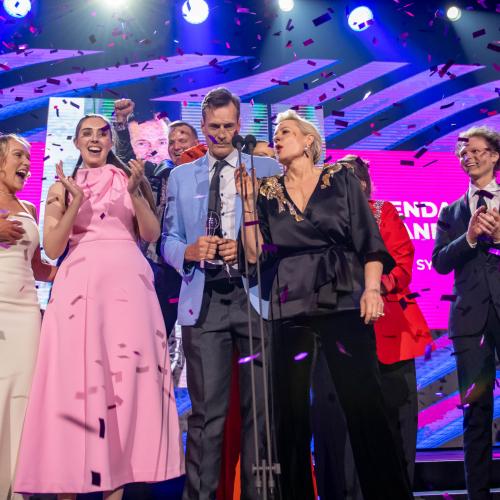 Jonesy & Amanda Take Home The Most Prestigious Radio Award In Australia!